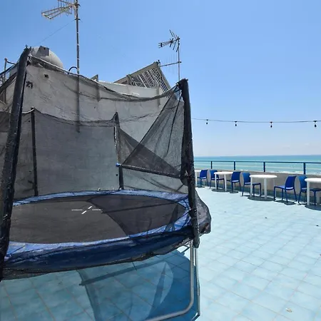 Lovely In With House Sea View Апартаменты *
